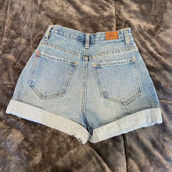 BDG Mom High-rise Denim Jean Shorts - Picture 3 of 3